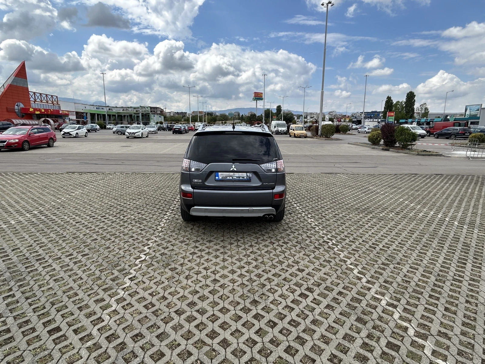 Mitsubishi Outlander 2.0, снимка 8 - Автомобили и джипове - 56744654