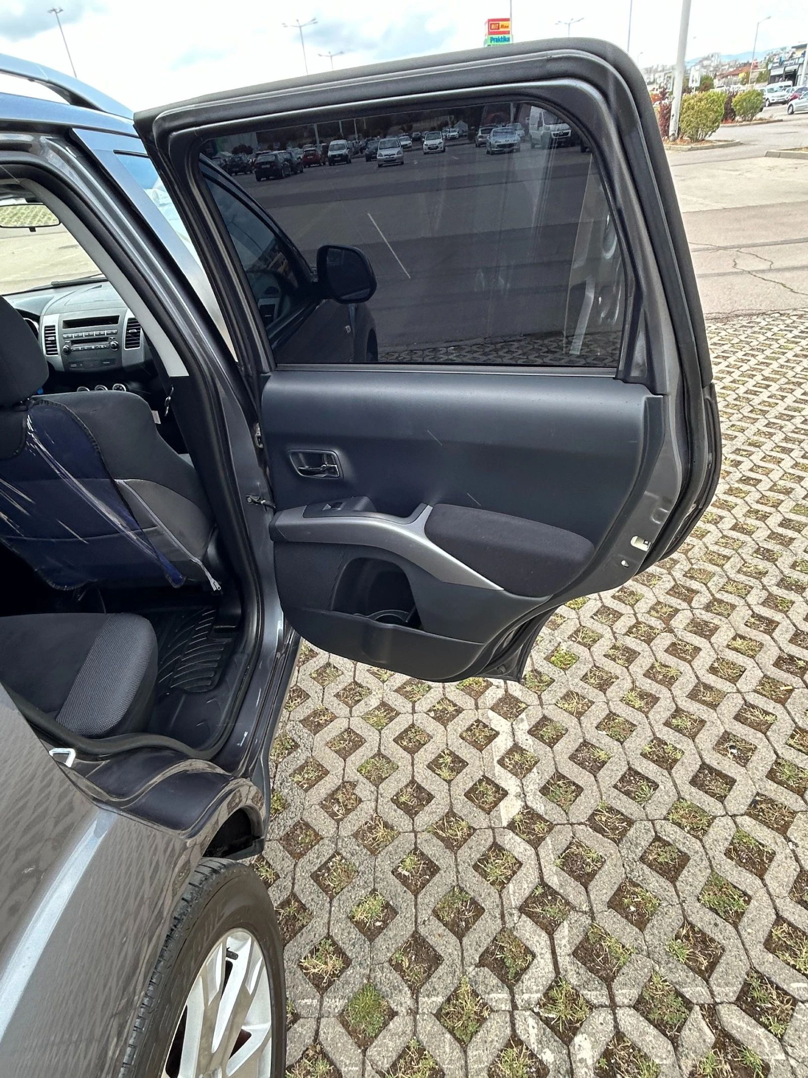 Mitsubishi Outlander 2.0, снимка 11 - Автомобили и джипове - 56744654