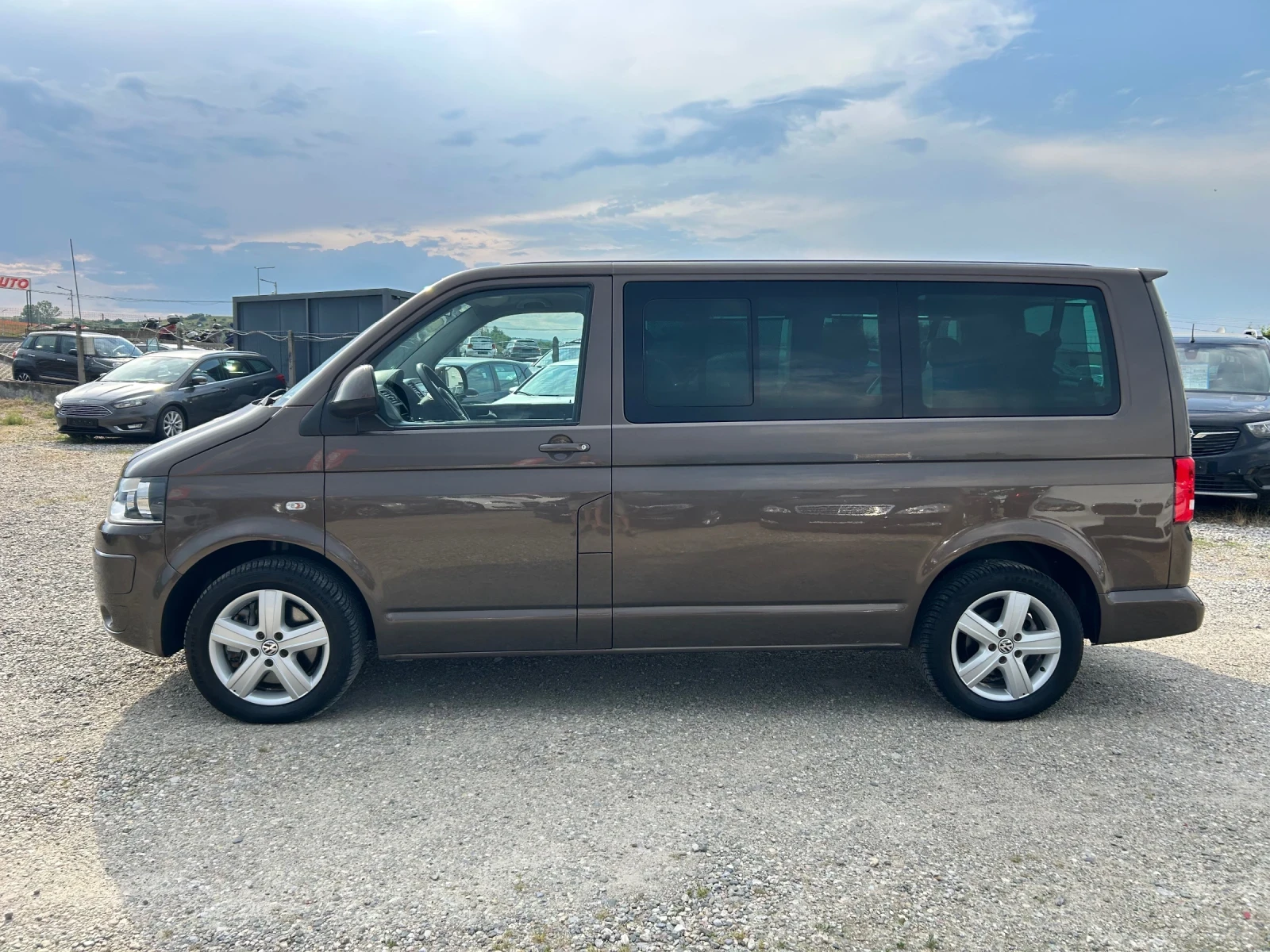 VW Caravelle 2.0TDI 8+ 1 - изображение 8