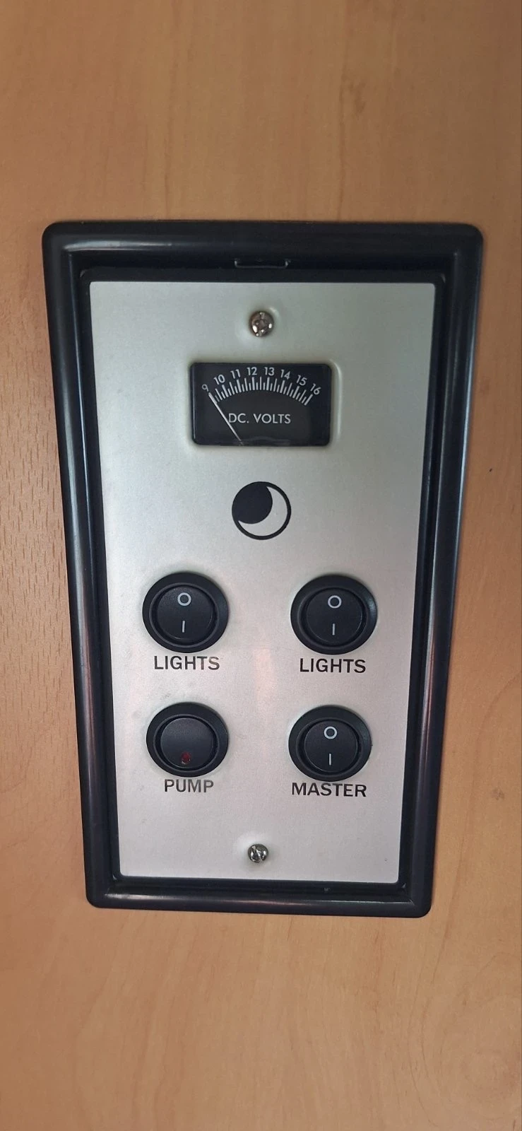 Каравана Swift Lunar Galaxy 400, снимка 8 - Каравани и кемпери - 54347191