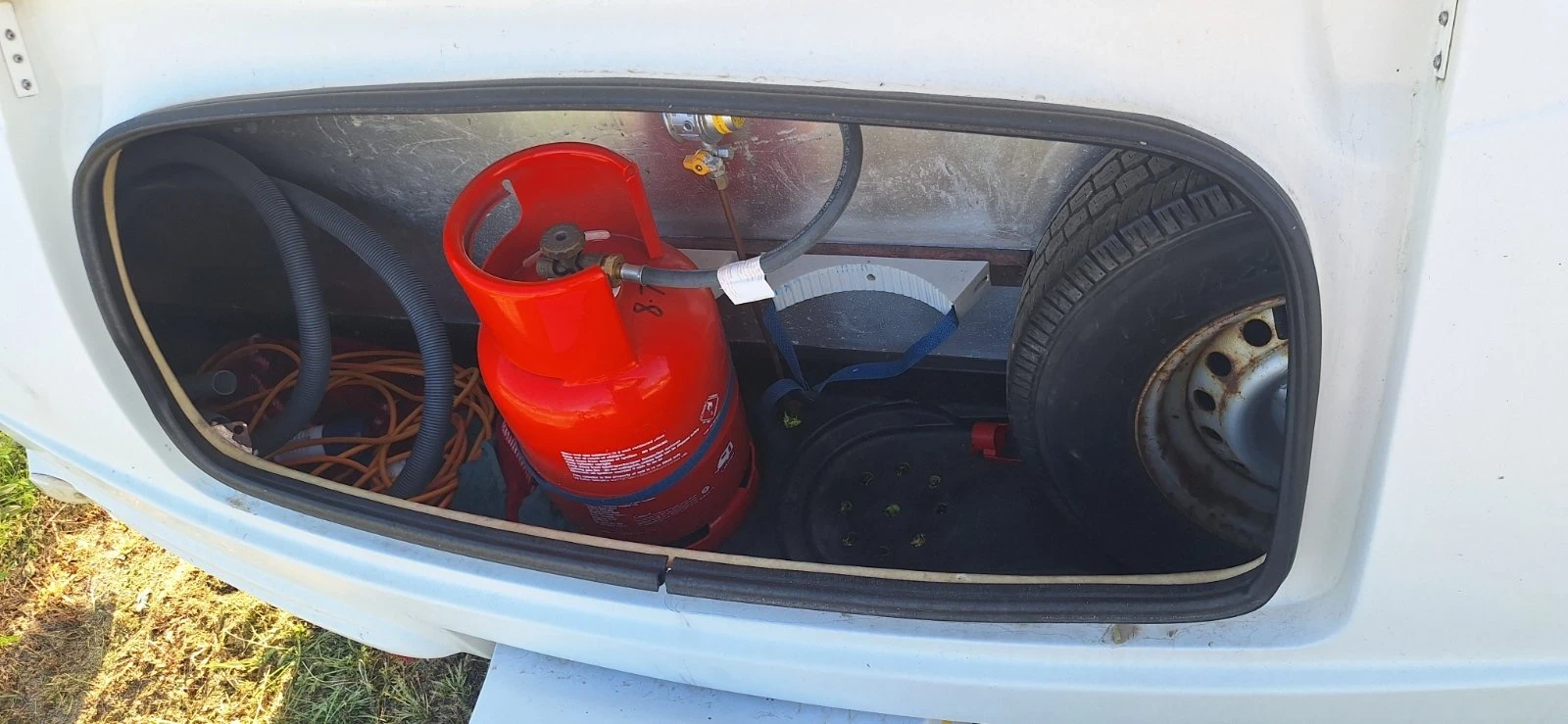 Каравана Swift Lunar Galaxy 400, снимка 14 - Каравани и кемпери - 54347191