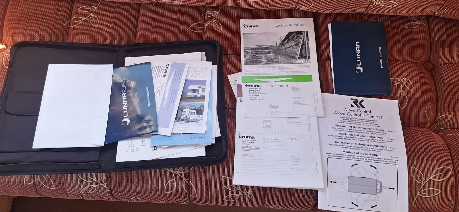 Каравана Swift Lunar Galaxy 400, снимка 17 - Каравани и кемпери - 54347191