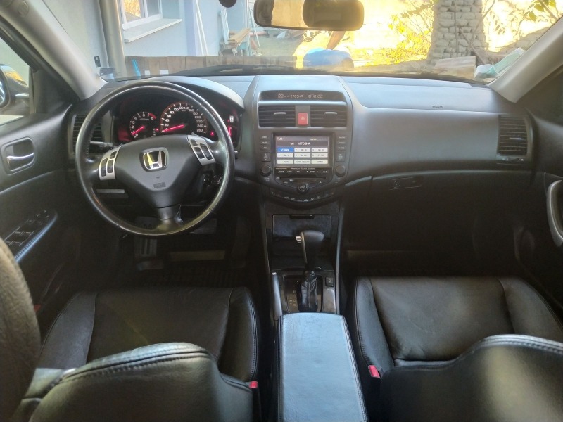 Honda Accord 2.4 перфектна, снимка 11 - Автомобили и джипове - 45386539