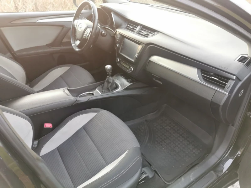 Toyota Avensis 2.0* 143 кс.* Facelift, снимка 11 - Автомобили и джипове - 52741869