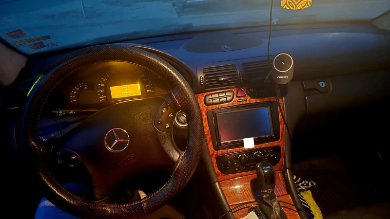 Mercedes-Benz C 220 CDI, снимка 7 - Автомобили и джипове - 52802239