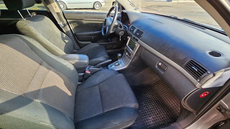 Toyota Avensis T25 1.8 Газ, климатик, снимка 12 - Автомобили и джипове - 53452374