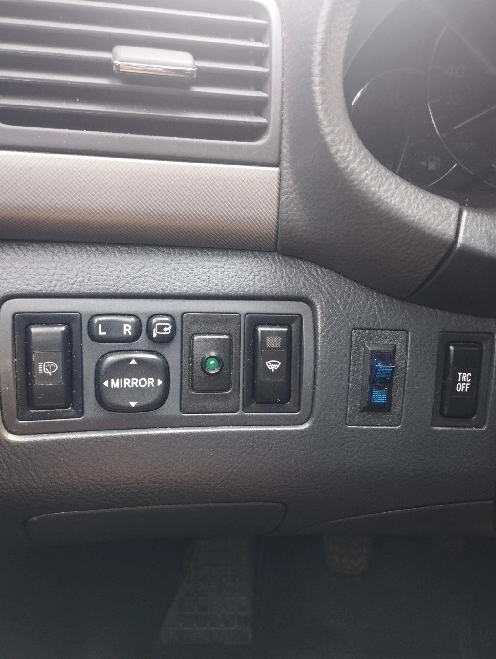 Toyota Avensis 2.0 D4D - изображение 8
