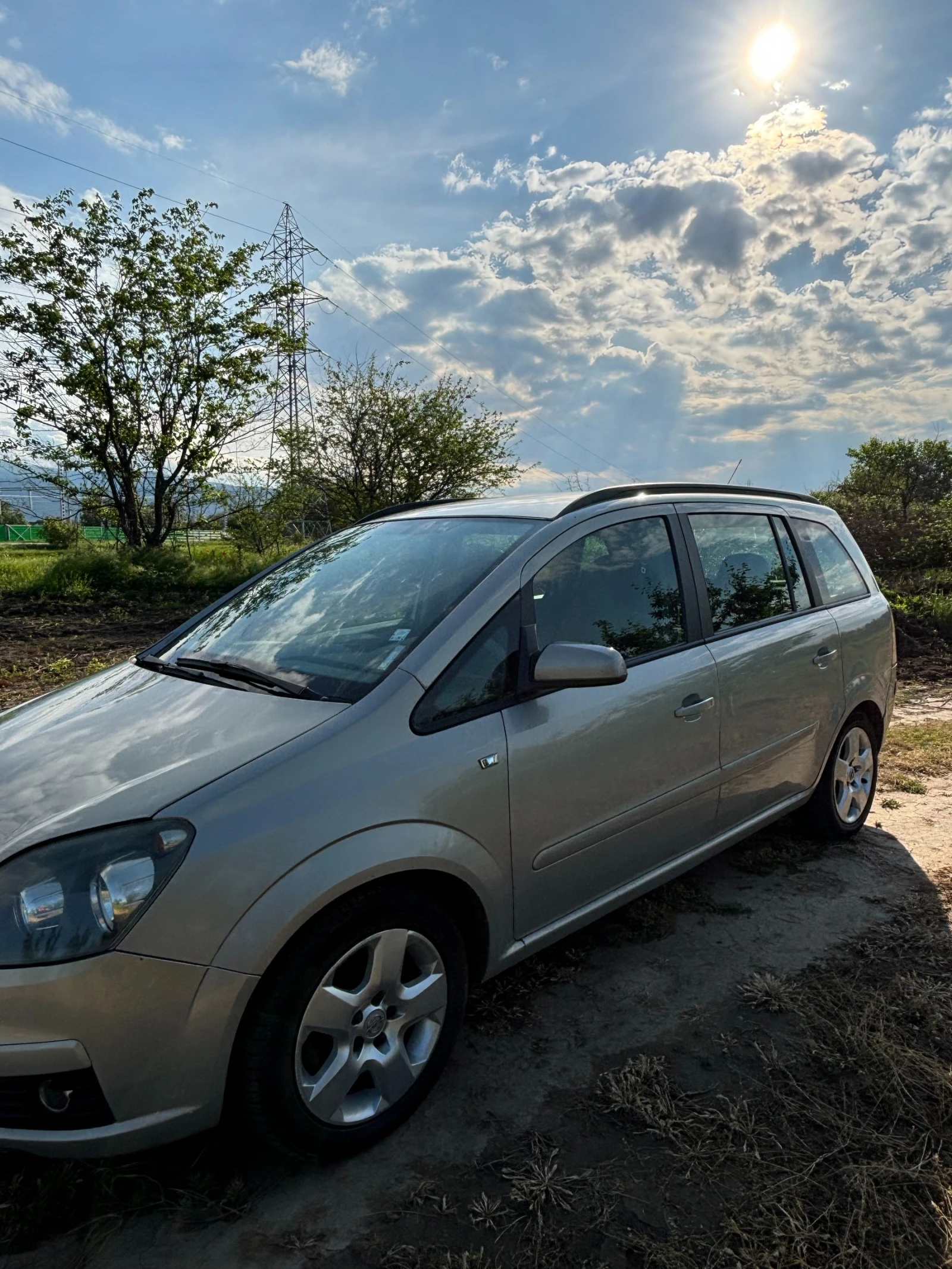 Opel Zafira 1.9 TDCI, снимка 3 - Автомобили и джипове - 54838244