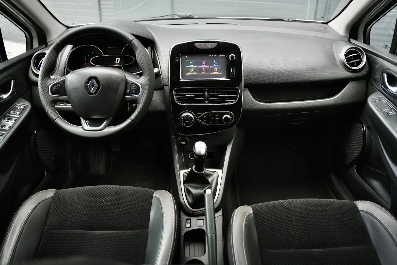 Renault Clio 1.5DCi StartStop Keyless, снимка 12 - Автомобили и джипове - 55367912