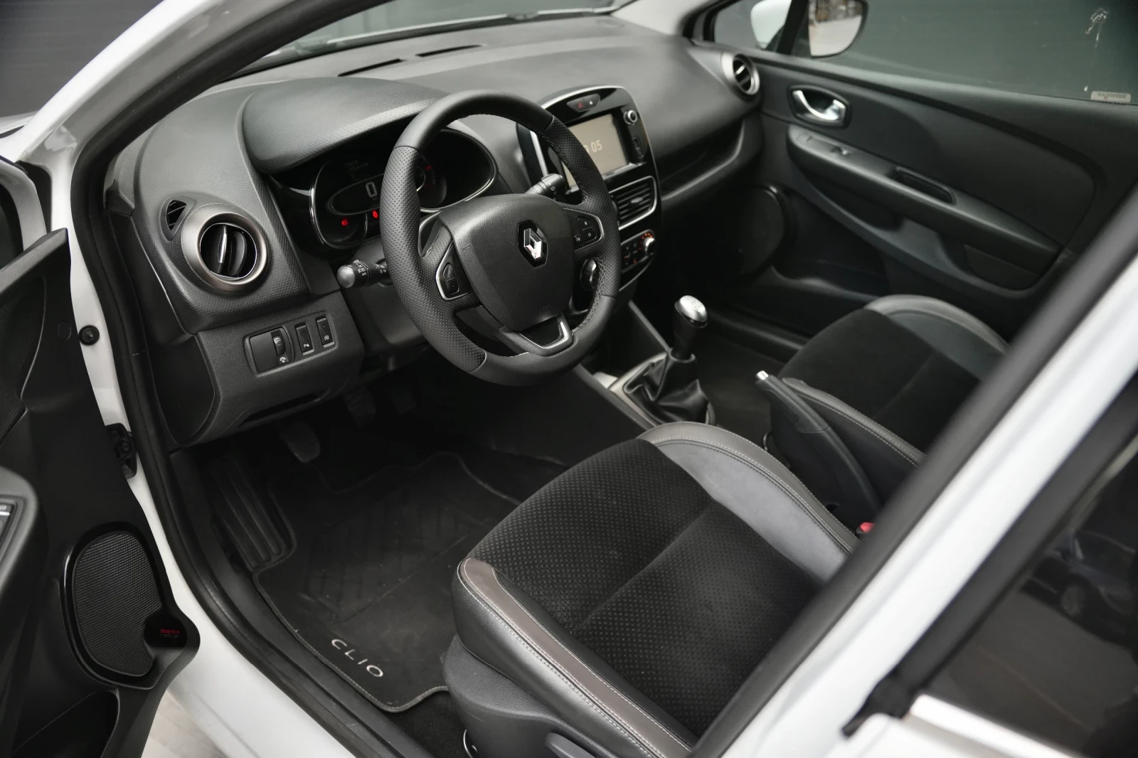 Renault Clio 1.5DCi StartStop Keyless, снимка 14 - Автомобили и джипове - 55367912