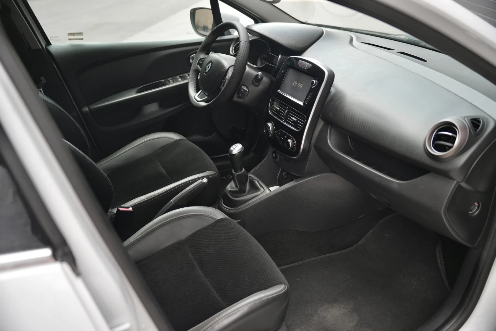 Renault Clio 1.5DCi StartStop Keyless, снимка 13 - Автомобили и джипове - 55367912