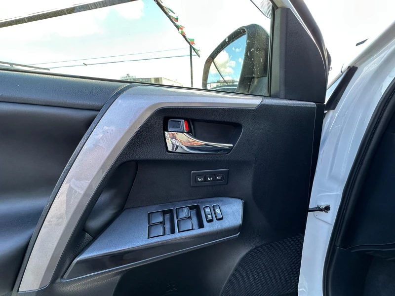 Toyota Rav4 2.5i&HYBRID* РАВЕН НА НОВ, снимка 10 - Автомобили и джипове - 51798983