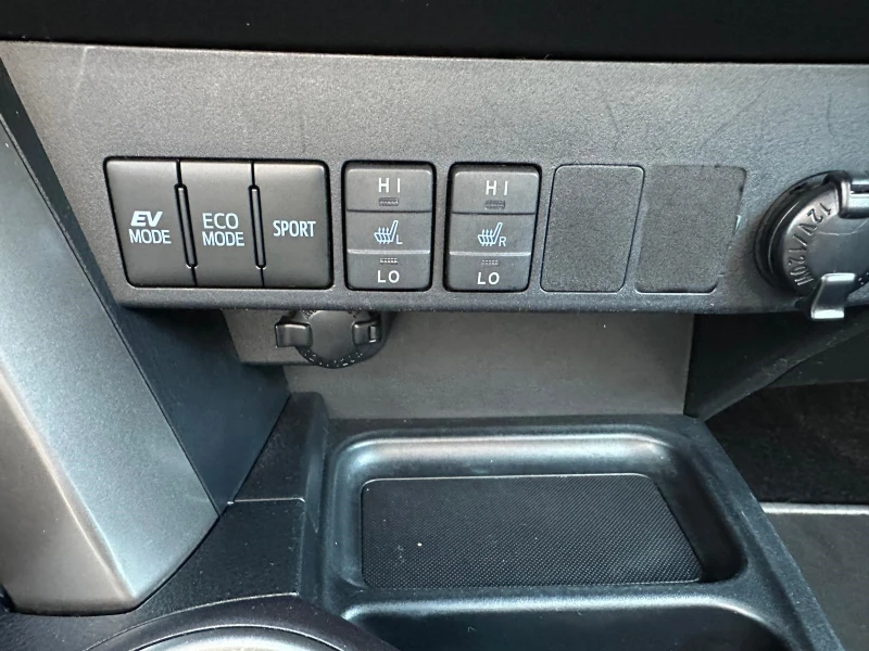 Toyota Rav4 2.5i&HYBRID* РАВЕН НА НОВ, снимка 17 - Автомобили и джипове - 51798983