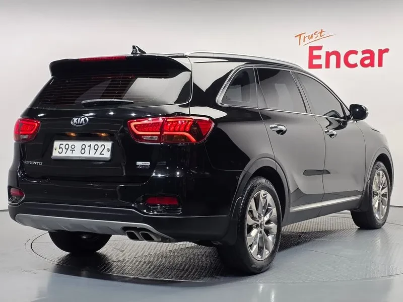 Kia Sorento 2.2 CRDI 4WD - САМО 30% АВАНС, снимка 2 - Автомобили и джипове - 56017227