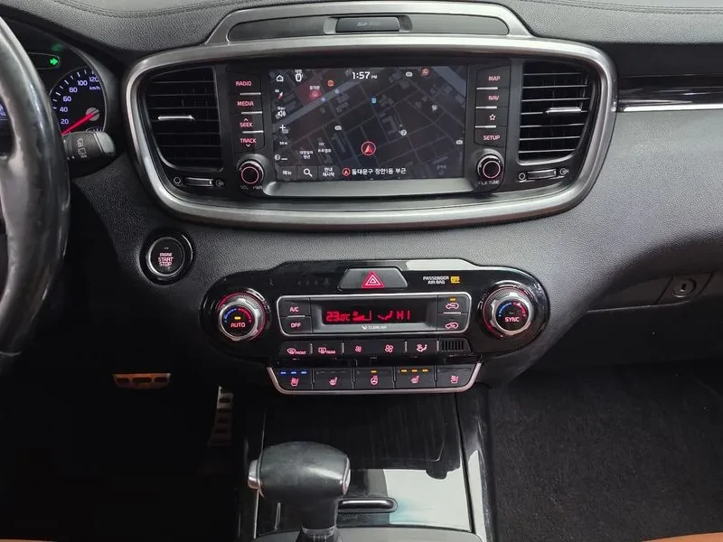 Kia Sorento 2.2 CRDI 4WD - САМО 30% АВАНС, снимка 15 - Автомобили и джипове - 56017227