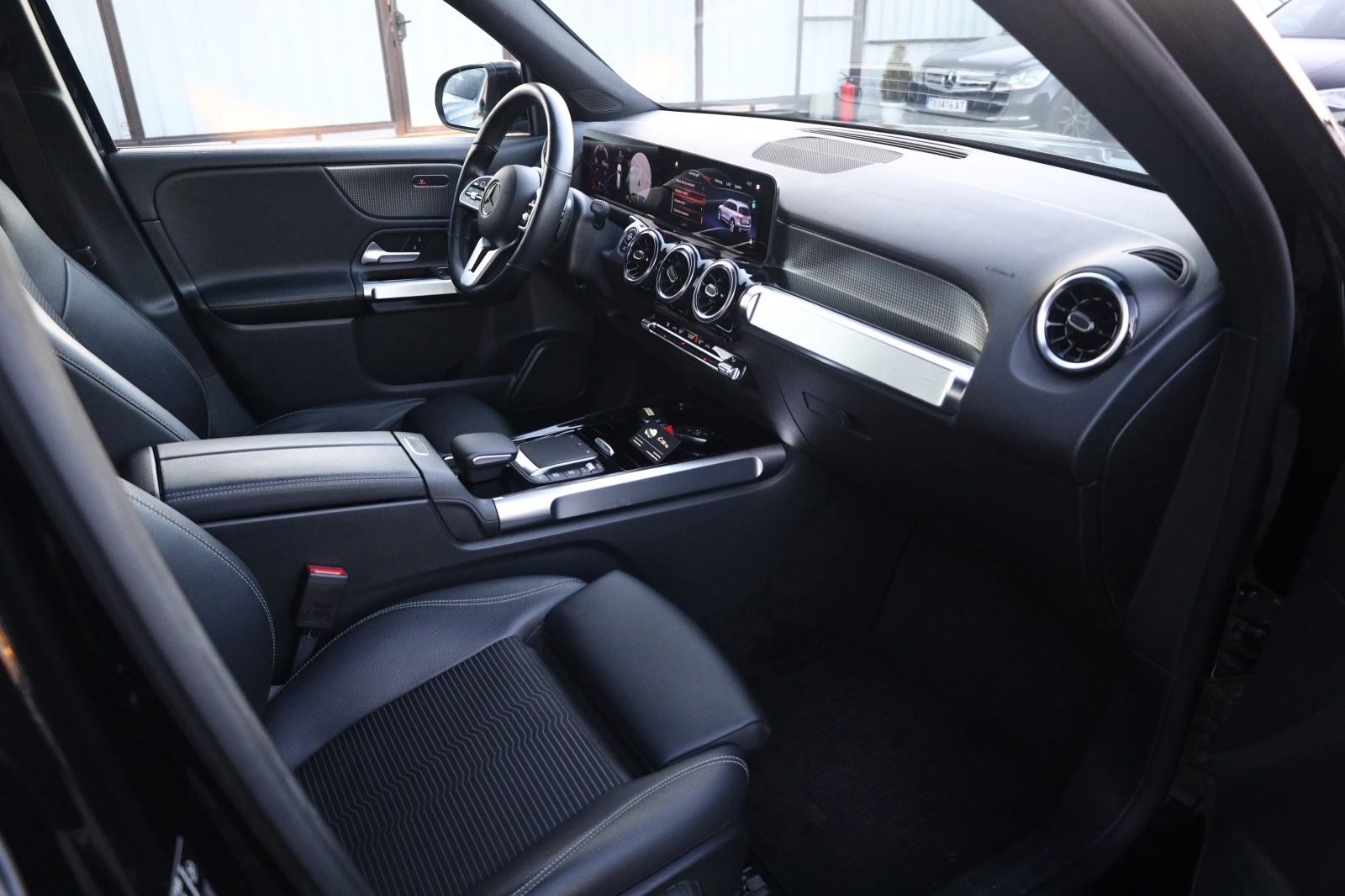 Mercedes-Benz GLB 200 d 4M DCT Progressive LED Kamera AHK #iCarbg  | Mobile.bg   14