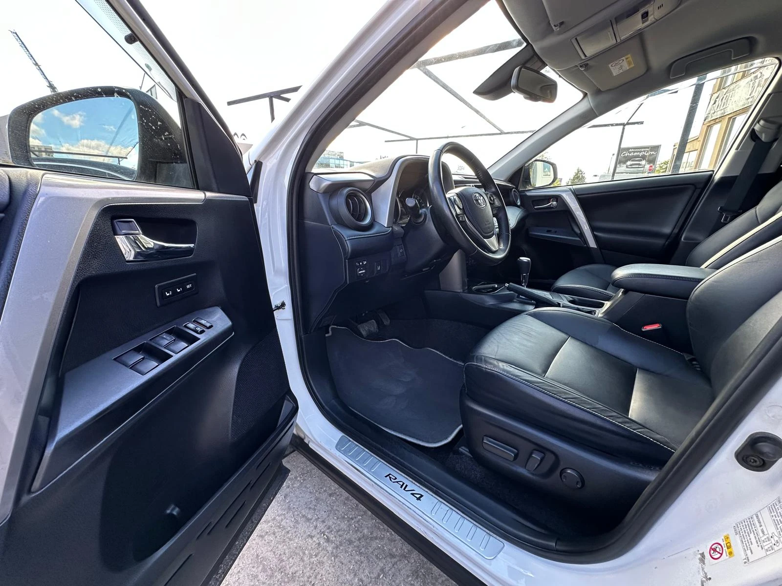 Toyota Rav4 2.5i&HYBRID* РАВЕН НА НОВ - изображение 9