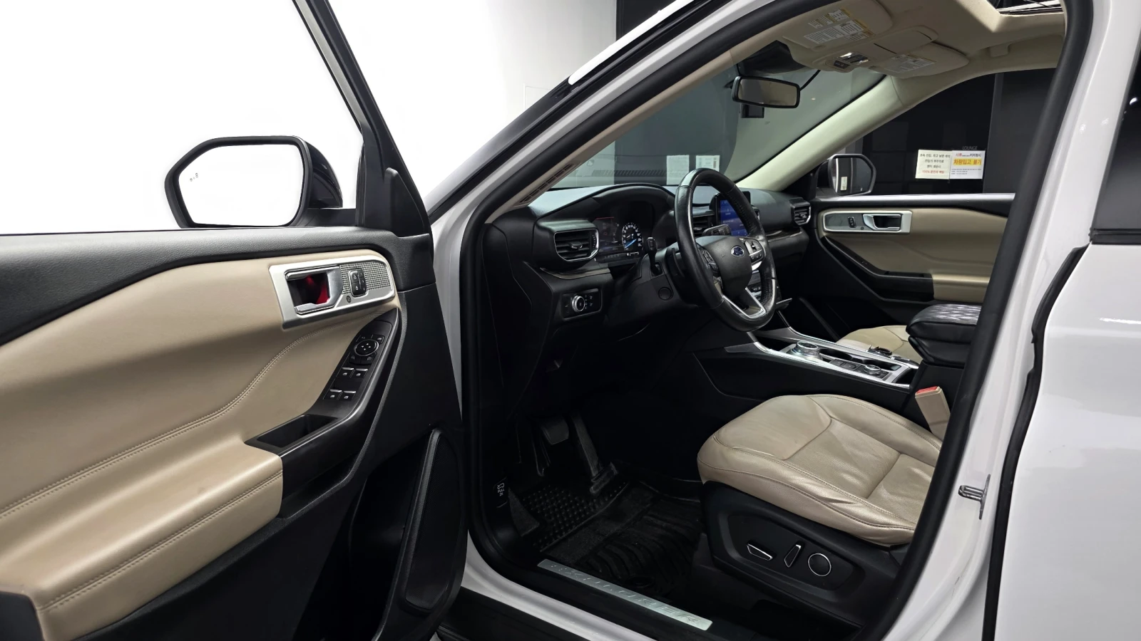 Ford Explorer 2.3* 360* BLIND SPOT* ЕЛ. БАГАЖНИК* ЛЮК* КРАЙНА ЦЕ, снимка 10 - Автомобили и джипове - 55594122