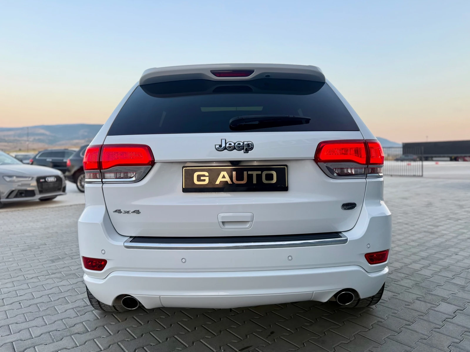 Jeep Grand cherokee 3.0CRDI 250 ks OVERLAND FACE LIFT Собствен лизинг , снимка 6 - Автомобили и джипове - 55635226