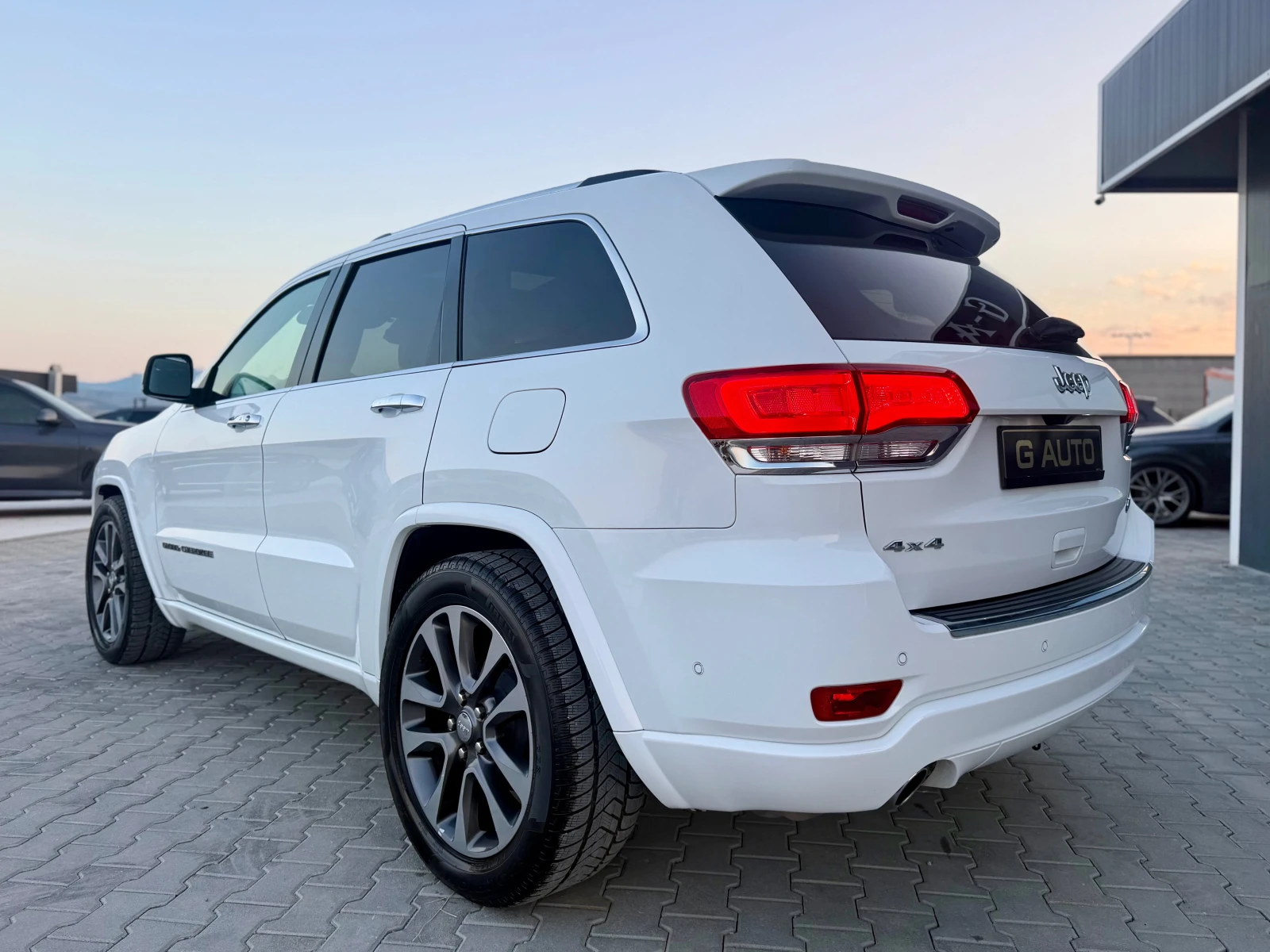 Jeep Grand cherokee 3.0CRDI 250 ks OVERLAND FACE LIFT Собствен лизинг , снимка 7 - Автомобили и джипове - 55635226