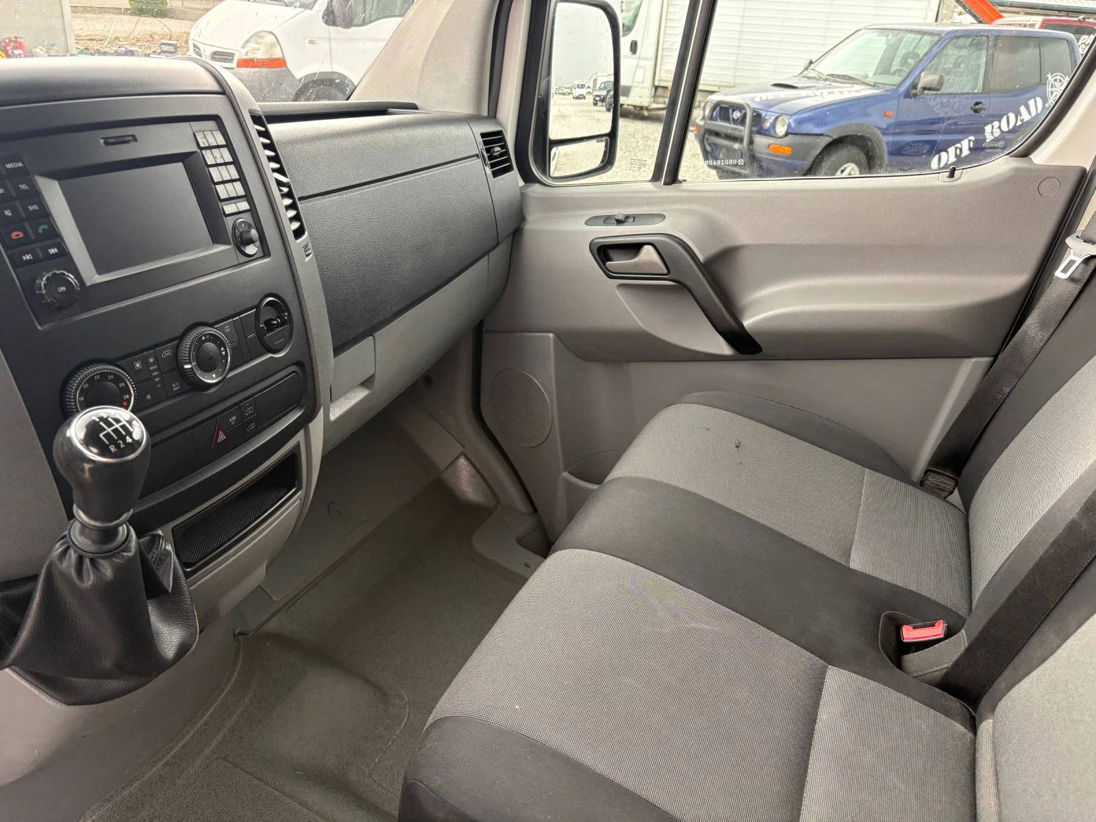 VW Crafter, снимка 9 - Бусове и автобуси - 54608207