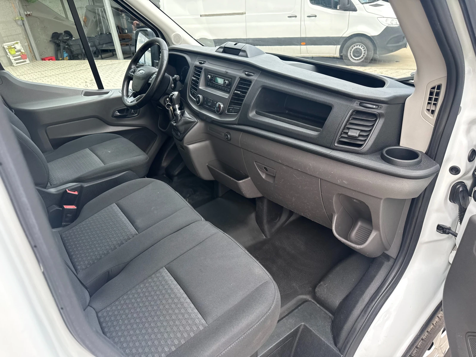 Ford Transit 2.0TDCI Климатик 4.26м. Euro 6D-Temp, снимка 11 - Бусове и автобуси - 55135216