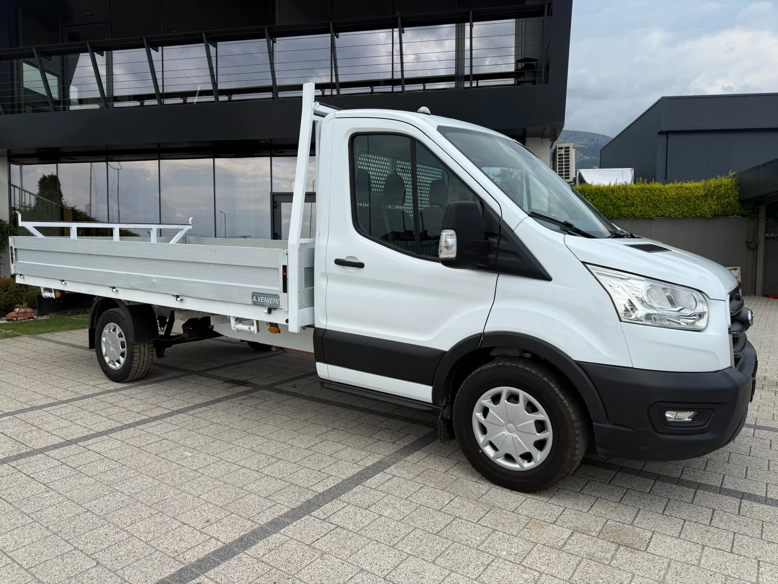 Ford Transit 2.0TDCI Климатик 4.26м. Euro 6D-Temp, снимка 2 - Бусове и автобуси - 55135216