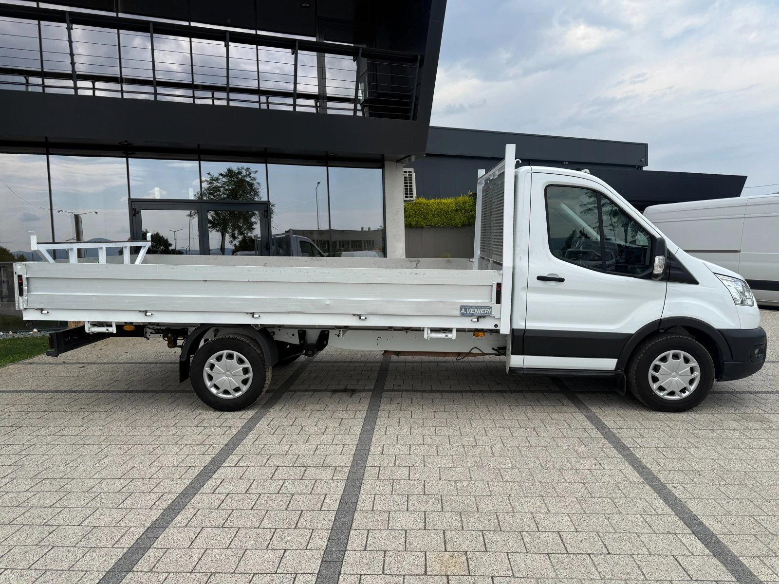 Ford Transit 2.0TDCI Климатик 4.26м. Euro 6D-Temp, снимка 9 - Бусове и автобуси - 55135216