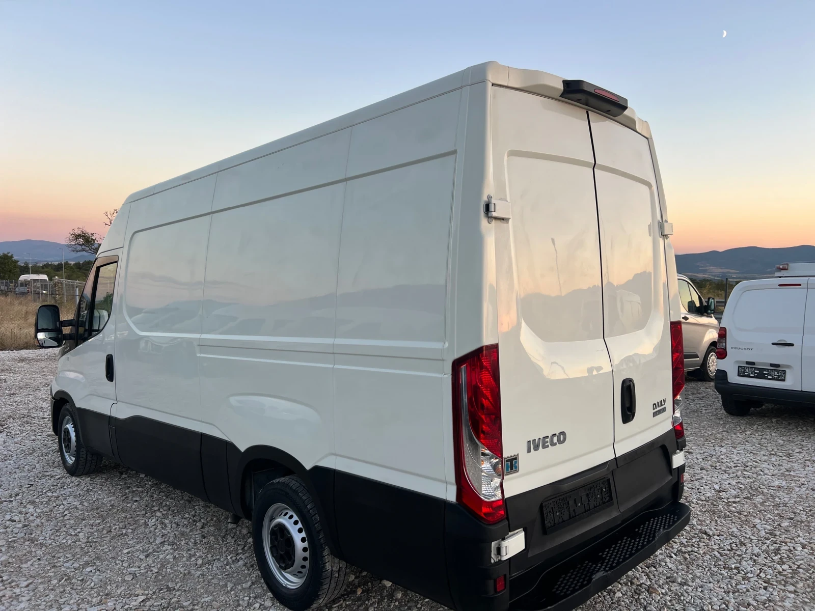 Iveco Daily ХЛАДИЛЕН* КЛИМАТРОНИК* , снимка 6 - Бусове и автобуси - 56144367