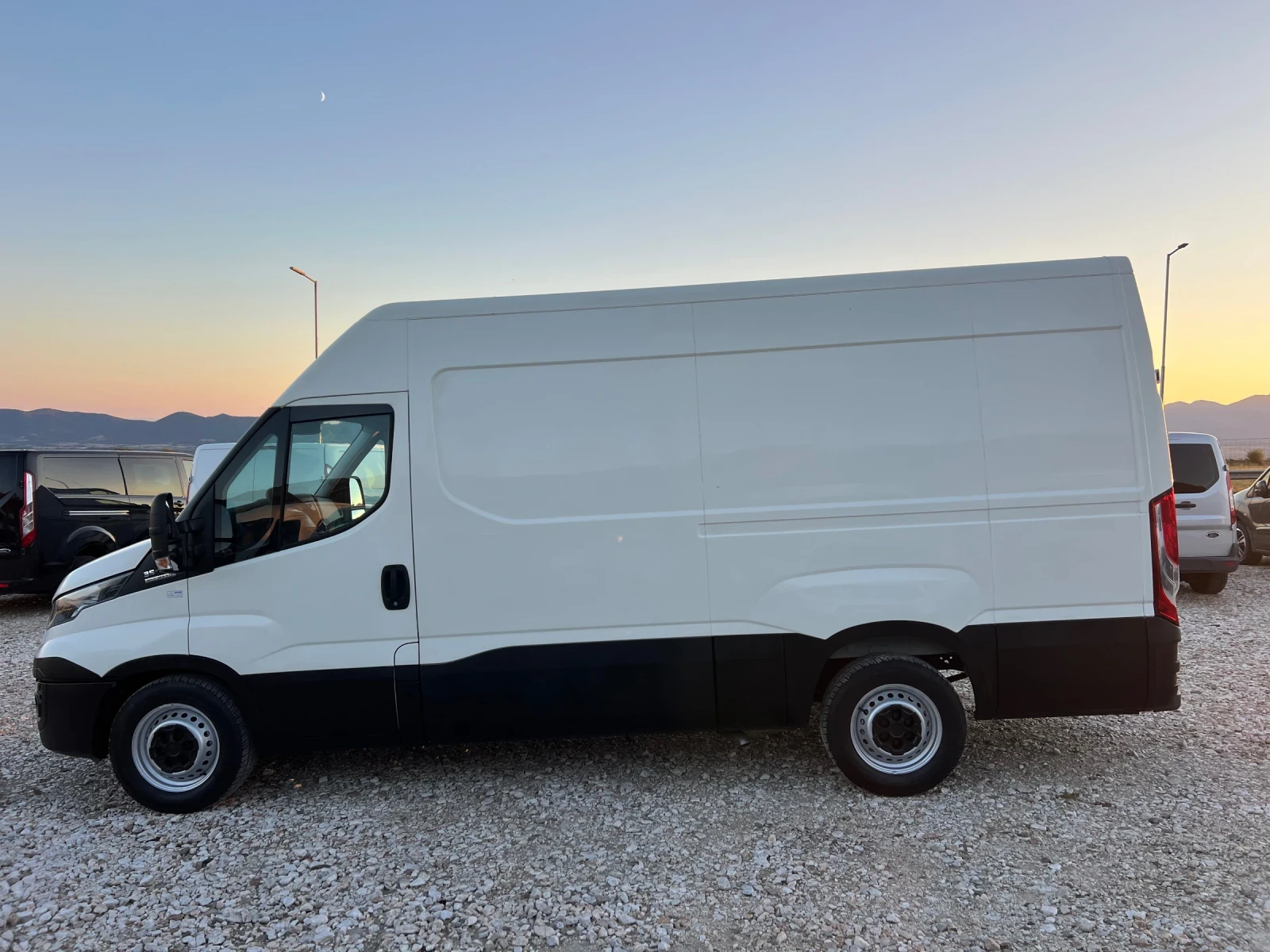 Iveco Daily ХЛАДИЛЕН* КЛИМАТРОНИК* , снимка 8 - Бусове и автобуси - 56144367