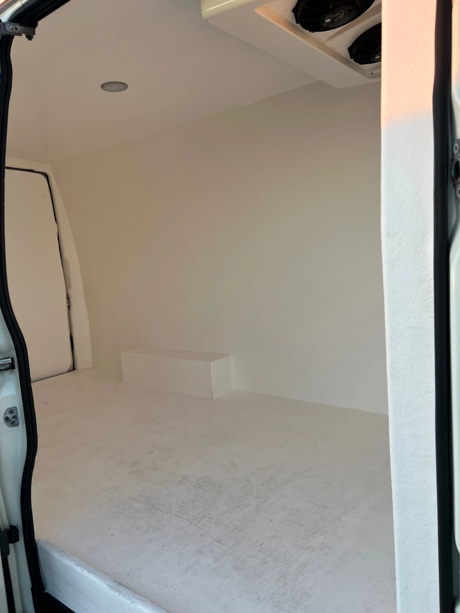 Iveco Daily ХЛАДИЛЕН* КЛИМАТРОНИК* , снимка 11 - Бусове и автобуси - 56144367
