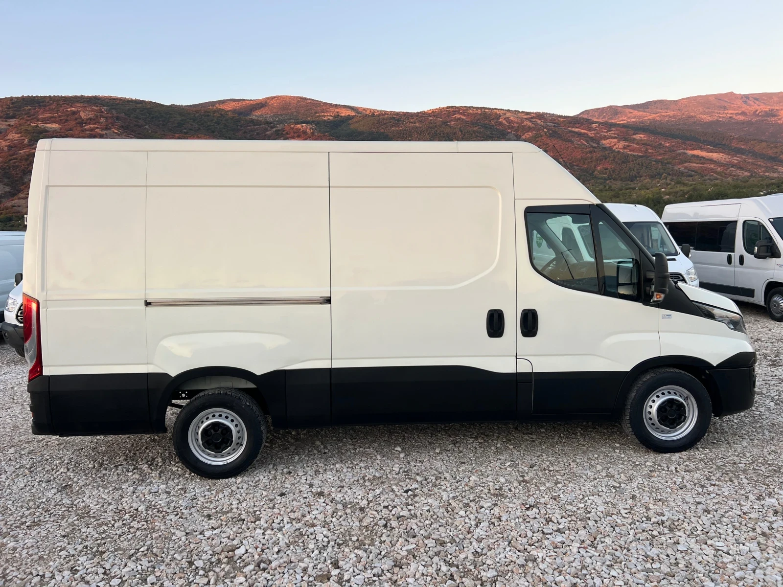 Iveco Daily ХЛАДИЛЕН* КЛИМАТРОНИК* , снимка 9 - Бусове и автобуси - 56144367