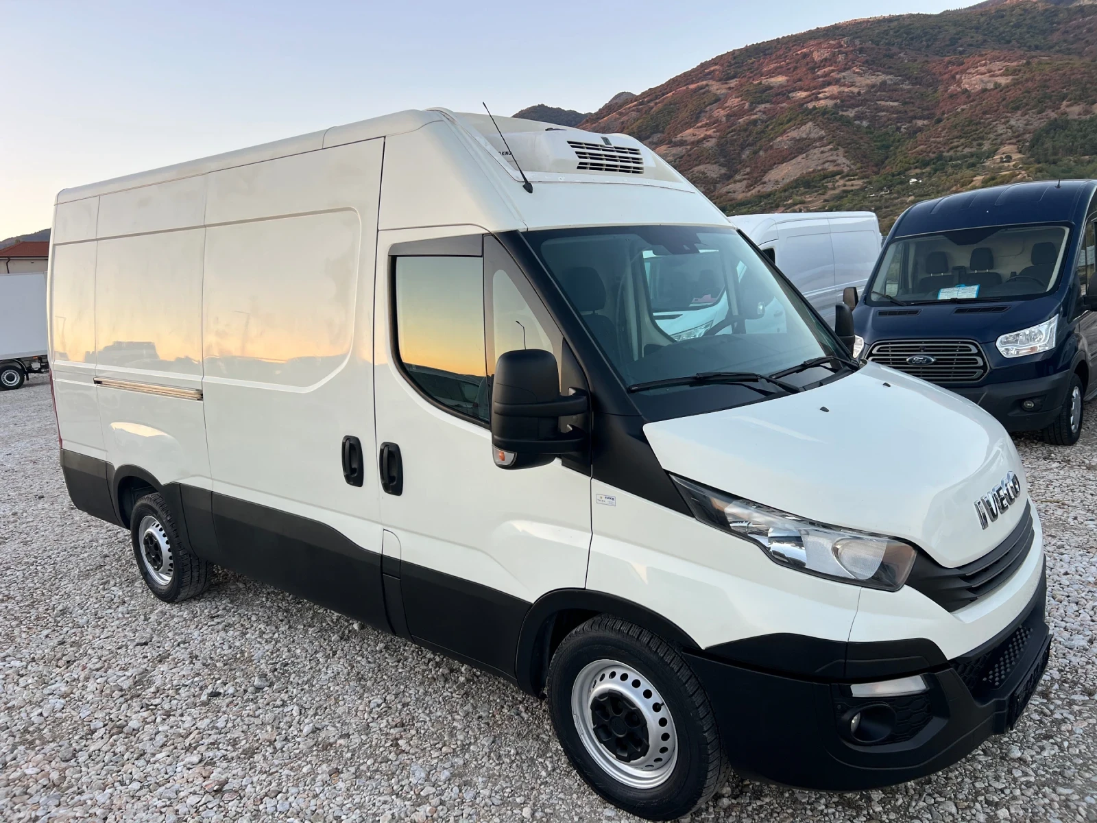 Iveco Daily ХЛАДИЛЕН* КЛИМАТРОНИК* , снимка 2 - Бусове и автобуси - 56144367