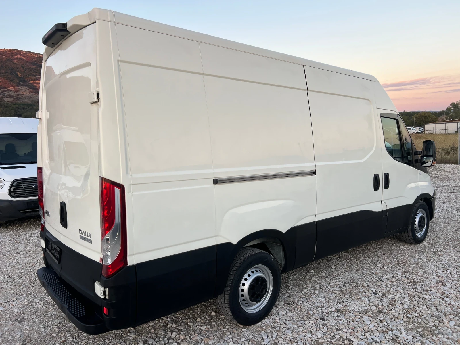 Iveco Daily ХЛАДИЛЕН* КЛИМАТРОНИК* , снимка 5 - Бусове и автобуси - 56144367