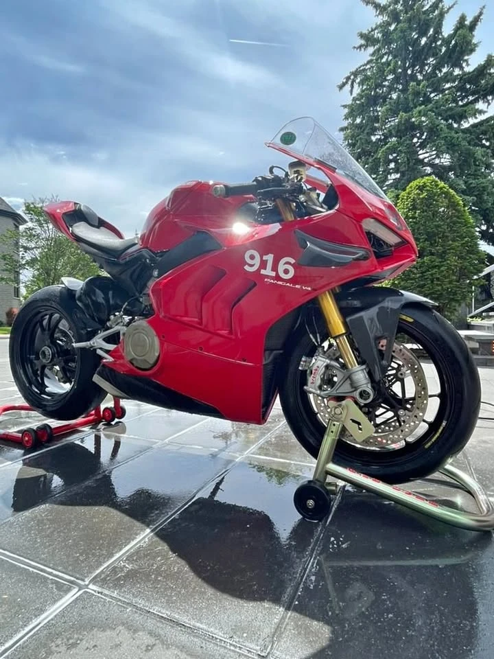 Ducati Panigale * v4s* CARFAX * БЕЗ ПЪРВОНАЧАЛНА ВНОСКА, снимка 6 - Мотоциклети и мототехника - 52841809