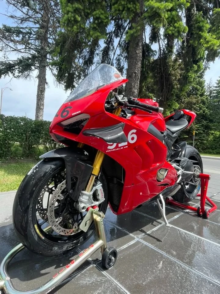 Ducati Panigale * v4s* CARFAX * БЕЗ ПЪРВОНАЧАЛНА ВНОСКА