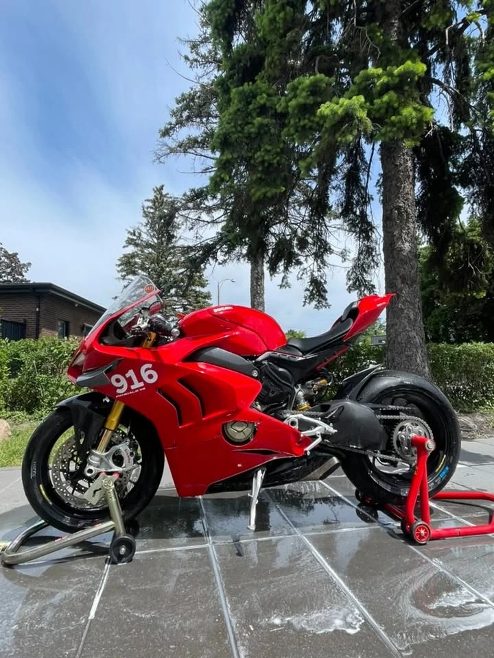 Ducati Panigale * v4s* CARFAX * БЕЗ ПЪРВОНАЧАЛНА ВНОСКА, снимка 3 - Мотоциклети и мототехника - 52841809