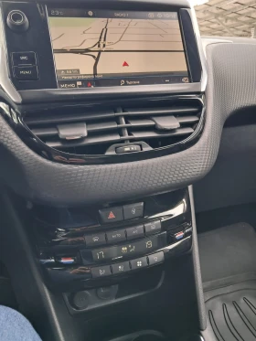 Peugeot 208 1.2 Tech edition, снимка 13