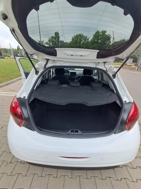 Peugeot 208 1.2 Tech edition, снимка 16
