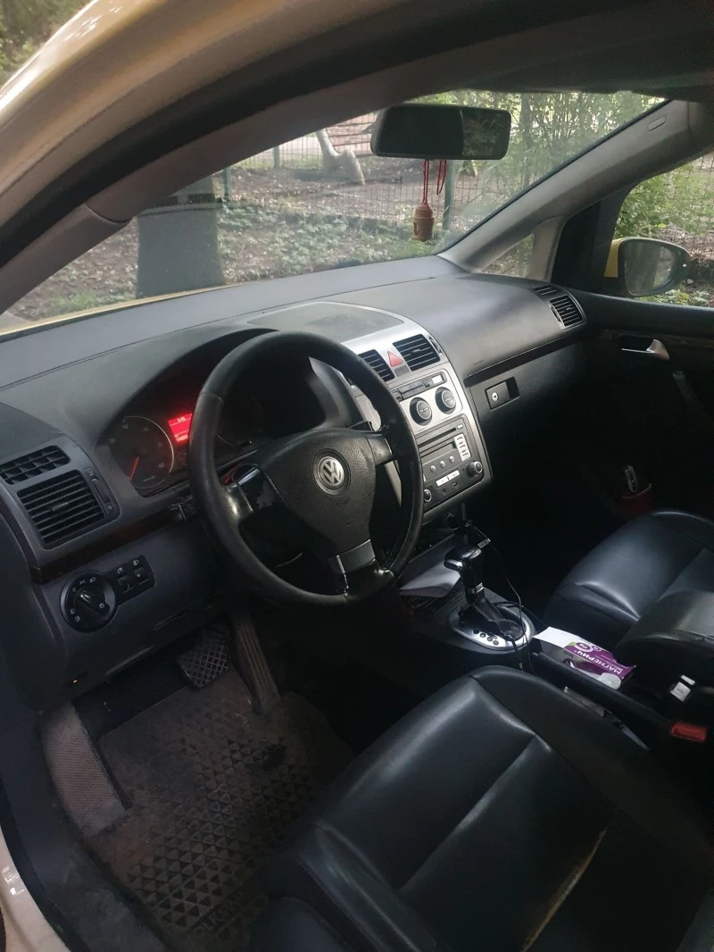 VW Touran 1.9 TDI, снимка 5 - Автомобили и джипове - 46648238