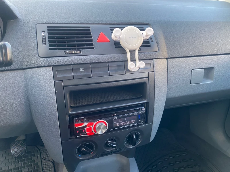 Skoda Fabia 1.4 Бензин РЕАЛНИ КИЛОМЕТРИ/закупена от SKODA, снимка 9 - Автомобили и джипове - 52427281