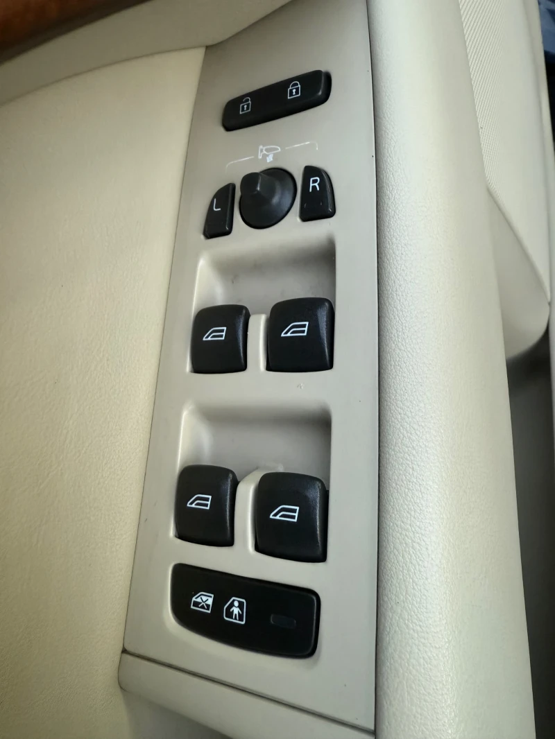 Volvo Xc70 2.4D5 AWD Швейцария , снимка 15 - Автомобили и джипове - 52652757