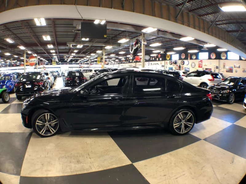 BMW 750 xDrive* АвтоКредит* (ЦЕНА ДО БГ), снимка 4 - Автомобили и джипове - 53290021