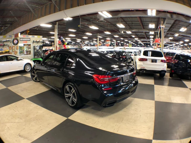 BMW 750 xDrive* АвтоКредит* (ЦЕНА ДО БГ), снимка 5 - Автомобили и джипове - 53290021