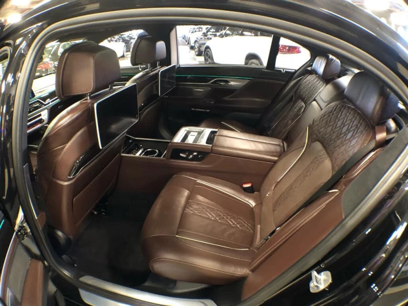 BMW 750 xDrive* АвтоКредит* (ЦЕНА ДО БГ), снимка 16 - Автомобили и джипове - 53290021