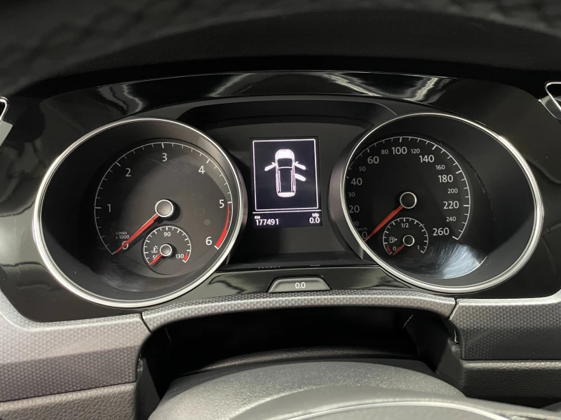 VW Touran, снимка 9 - Автомобили и джипове - 53307979