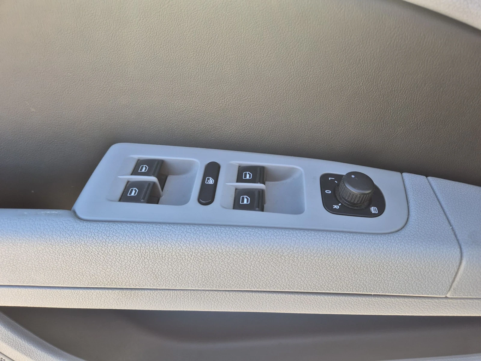 Skoda Superb 1.6TDI 105hp | Mobile.bg � ����������� 14