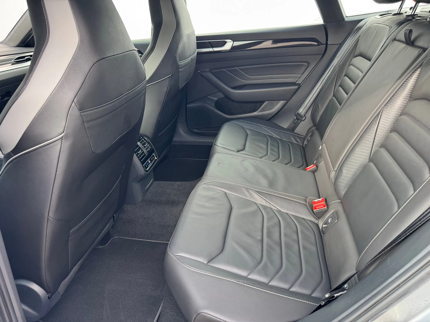 VW Arteon R-Line 2.0 TDI SCR DSG - изображение 7