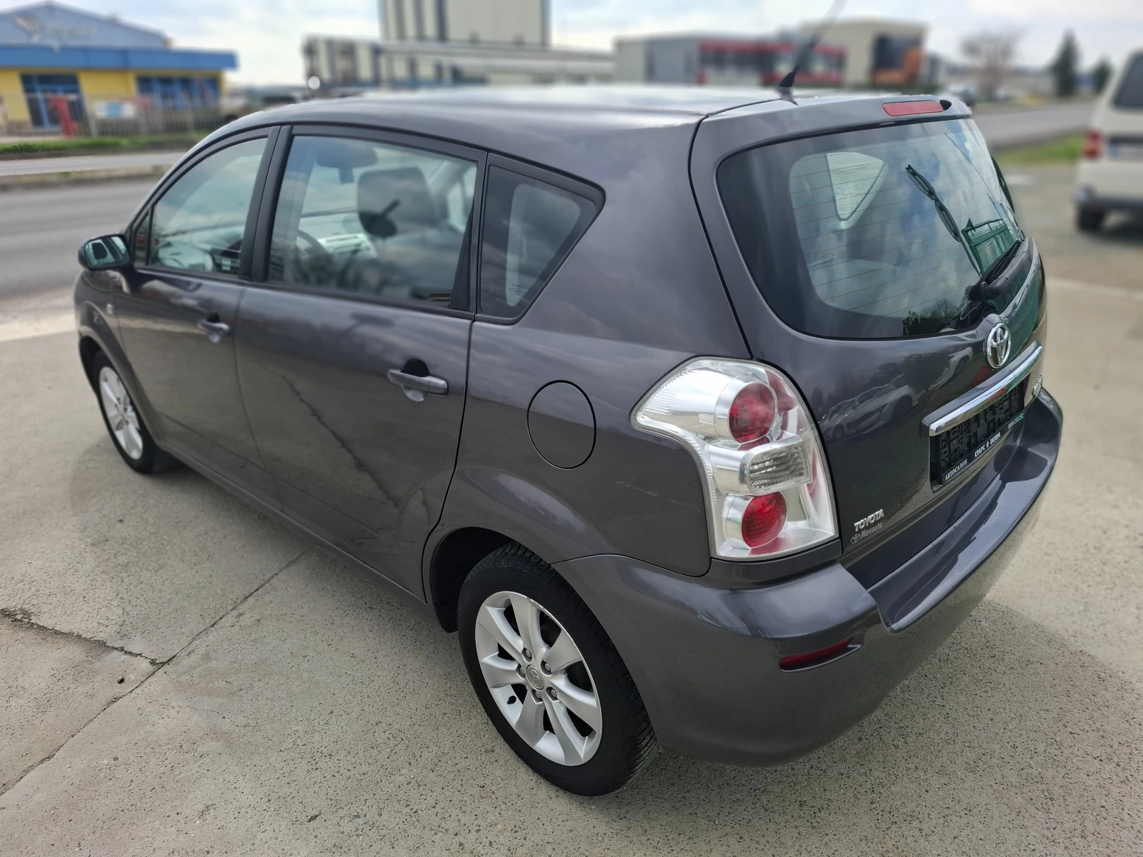 Toyota Corolla verso 1, 6i фейслифт Италия, снимка 8 - Автомобили и джипове - 54041722