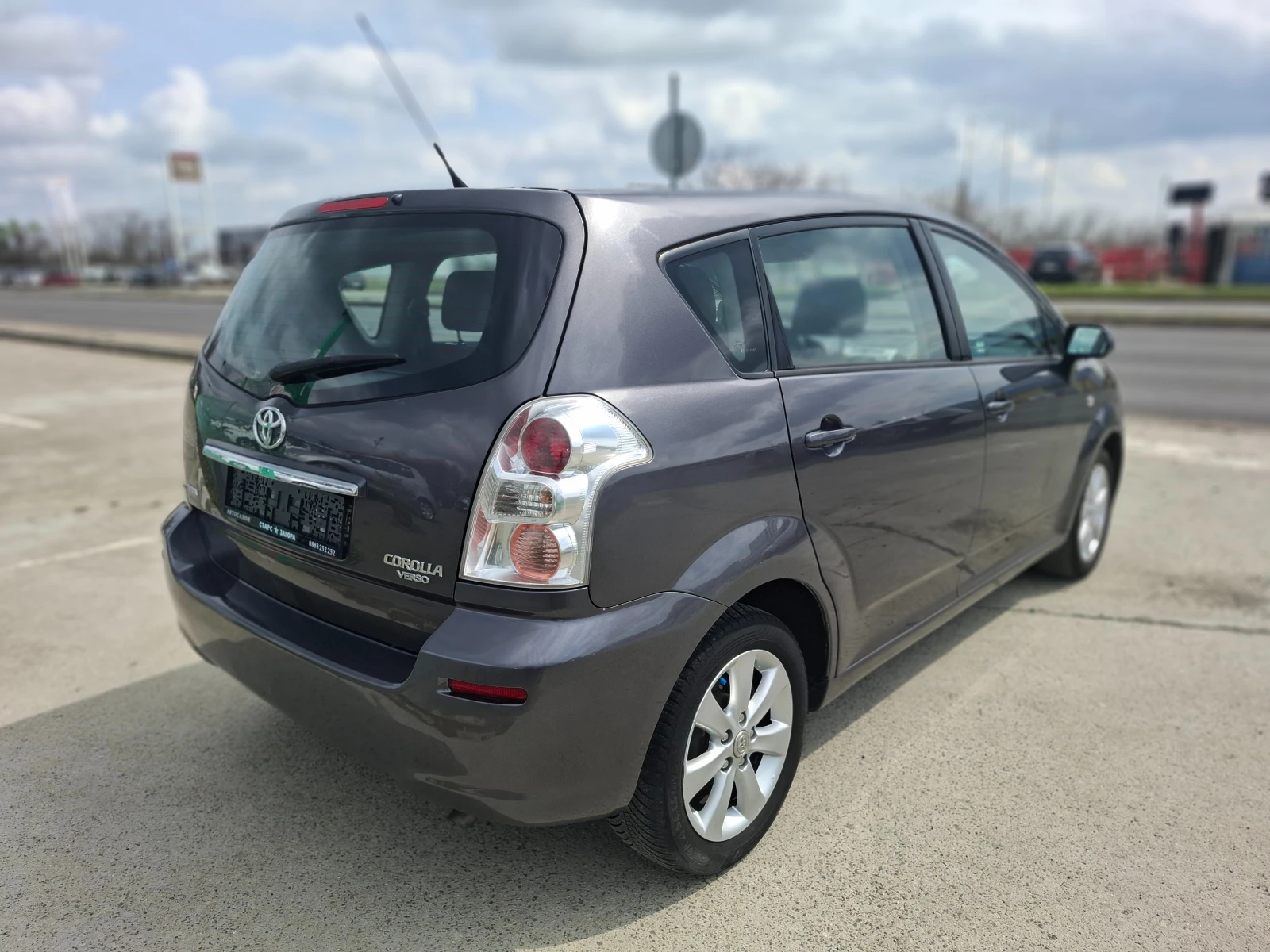 Toyota Corolla verso 1, 6i фейслифт Италия, снимка 3 - Автомобили и джипове - 54041722